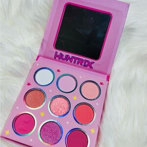 Vibrant Eyeshadow Palette - Pink, Red, White